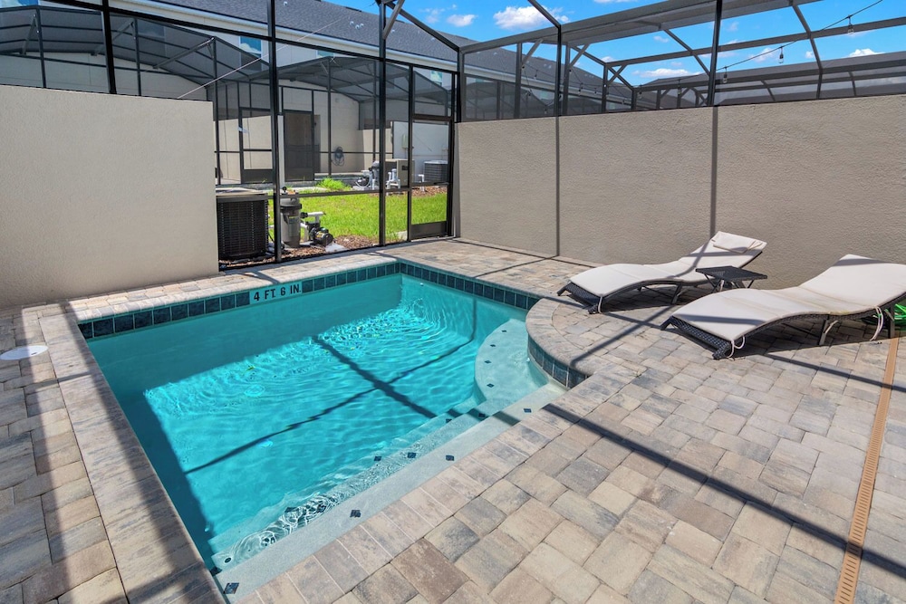 Orlando Adventure Awaits 4BR Townhouse