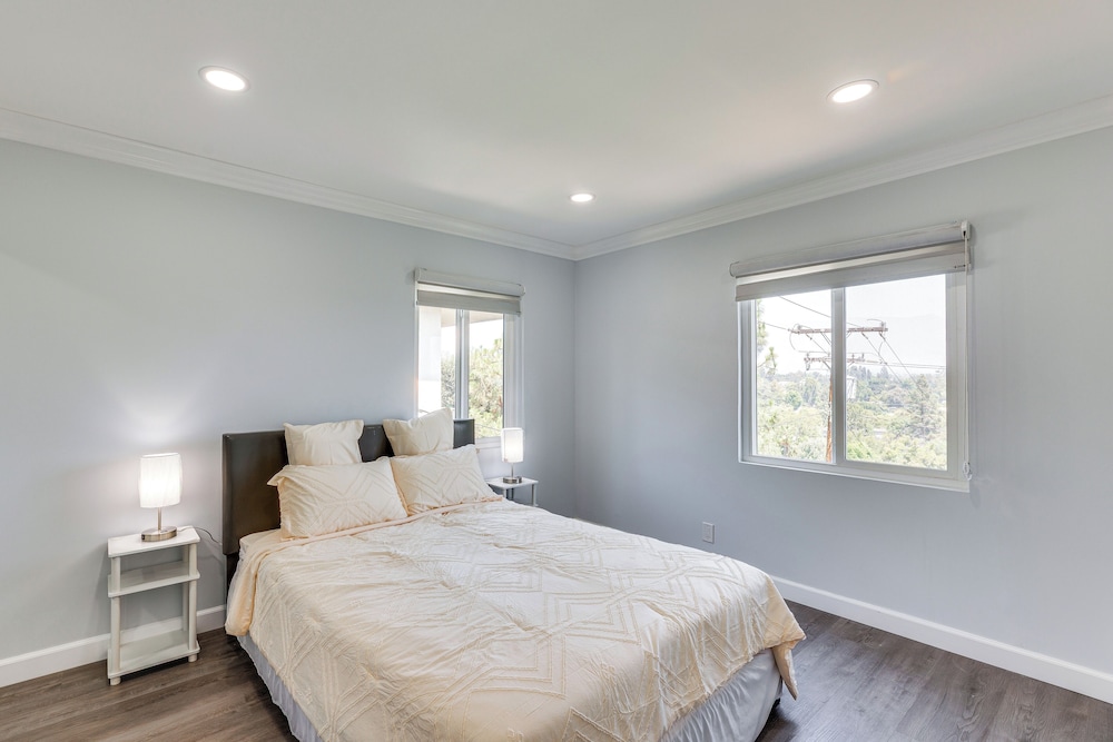 2 Mi to Rose Bowl Stadium: Mtn-view Gem w/ Patio