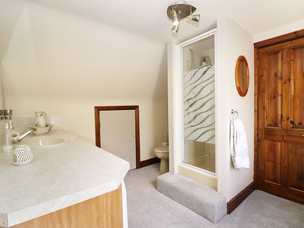 Crawley Vacations - Miswells Cottages - Lake View - Property Image 1