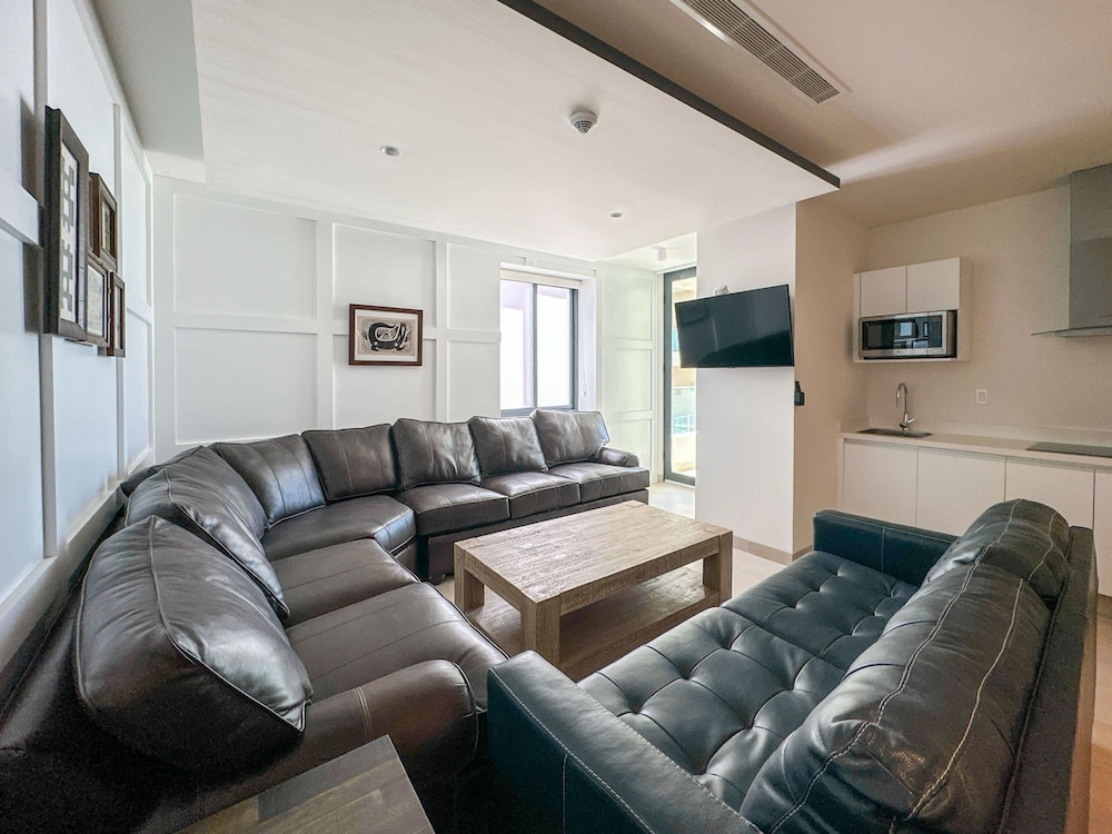 5BR Beachfront Luxury Condo