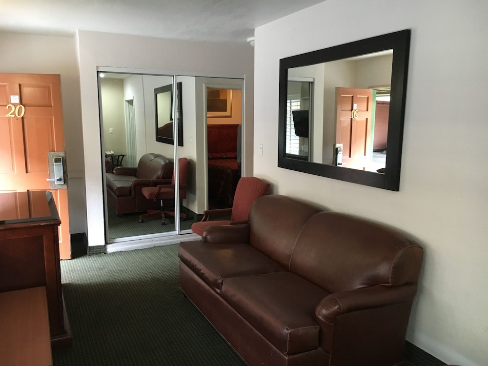 Starlite Motel - Property Image 39