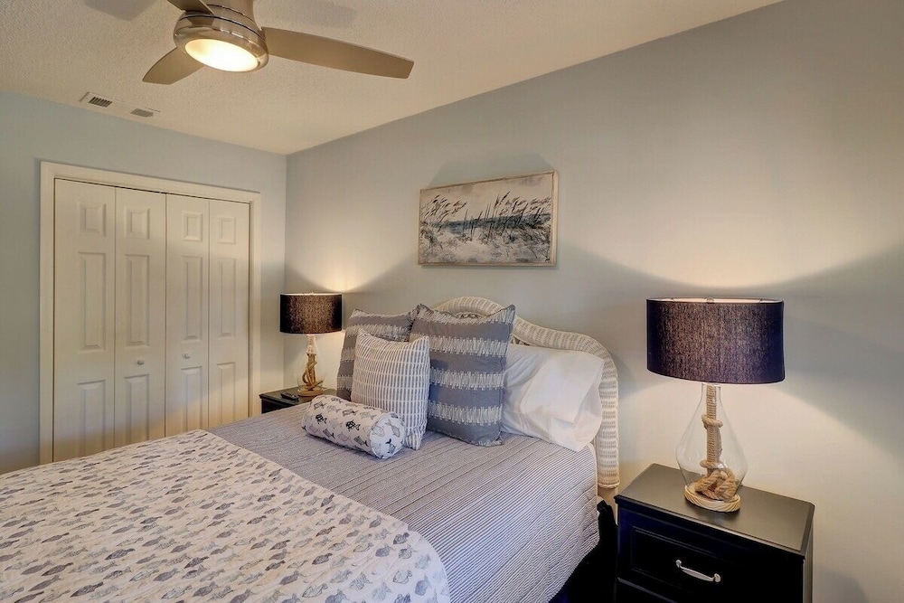 Spacious 3BR Hilton Head Getaway + Pool Access