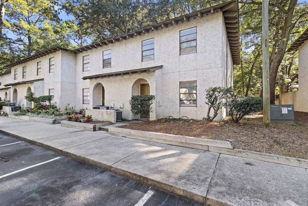 Hilton Head 3BR Retreat Pool, Dining & Shops