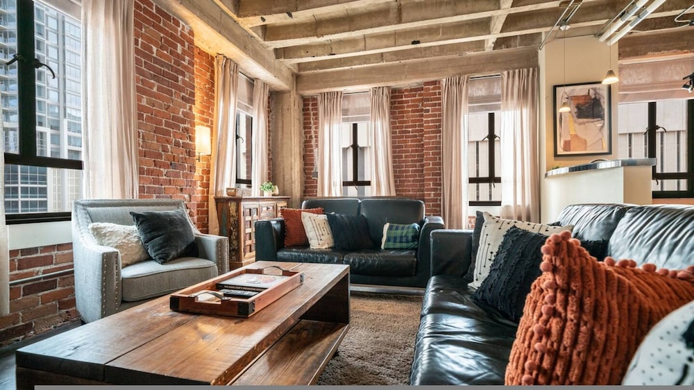 Luxury Downtown Phoenix Loft - Pool Gym Laundry