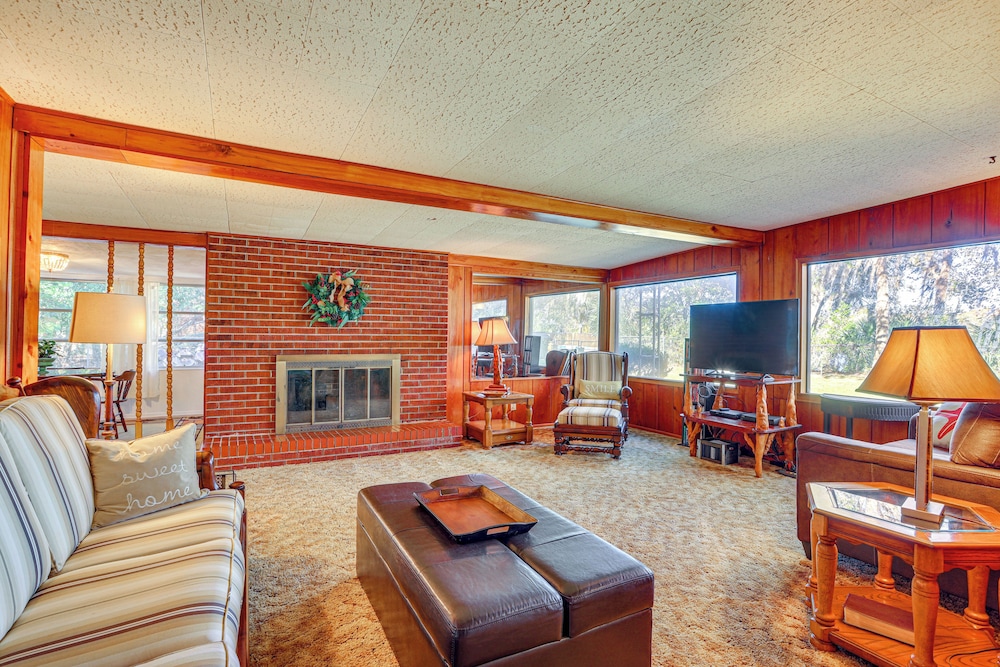 Boathouse w/ Screened Porch: Riverfront Escape!