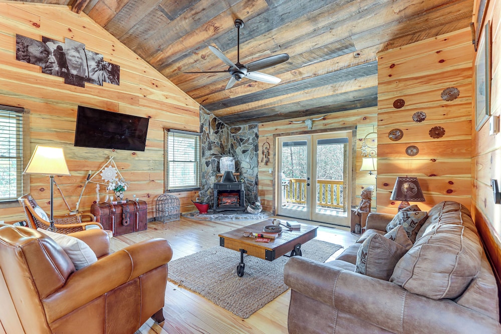 Couple's Retreat: Mtn-view Cabin in Blue Ridge!
