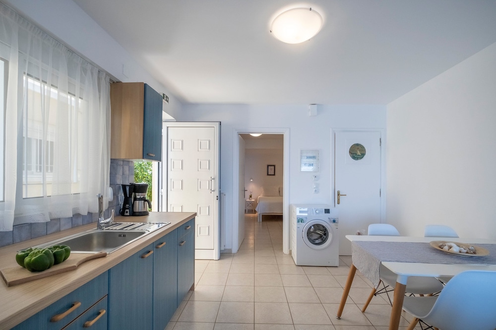 Meli Apartments & Villas