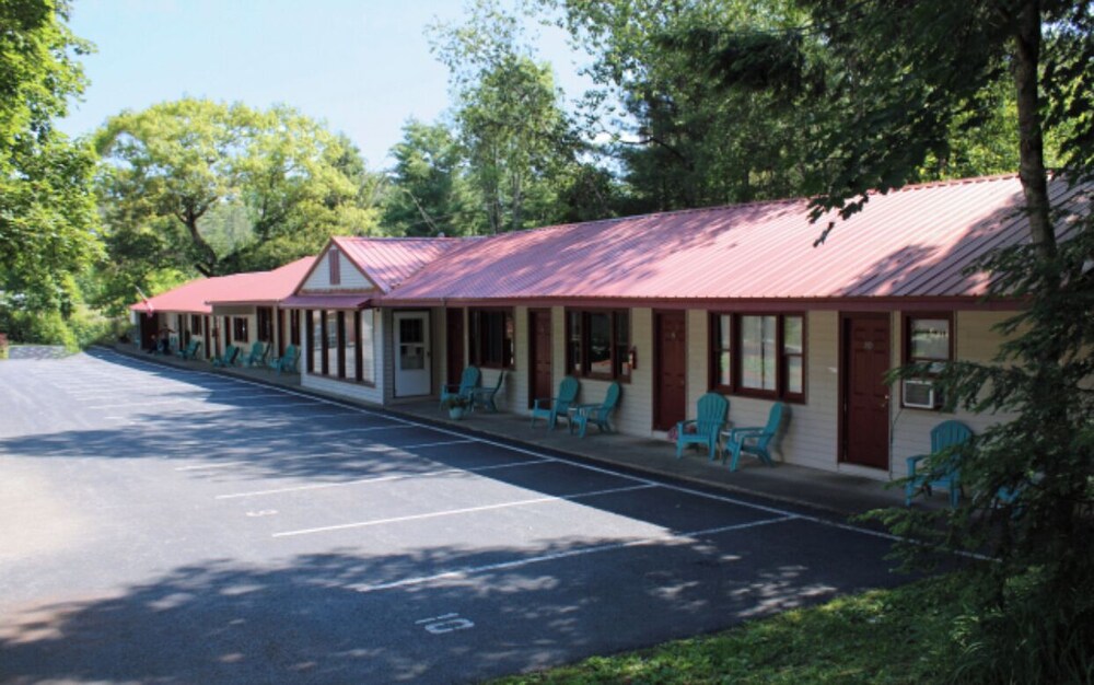 Luzerne Court Motel