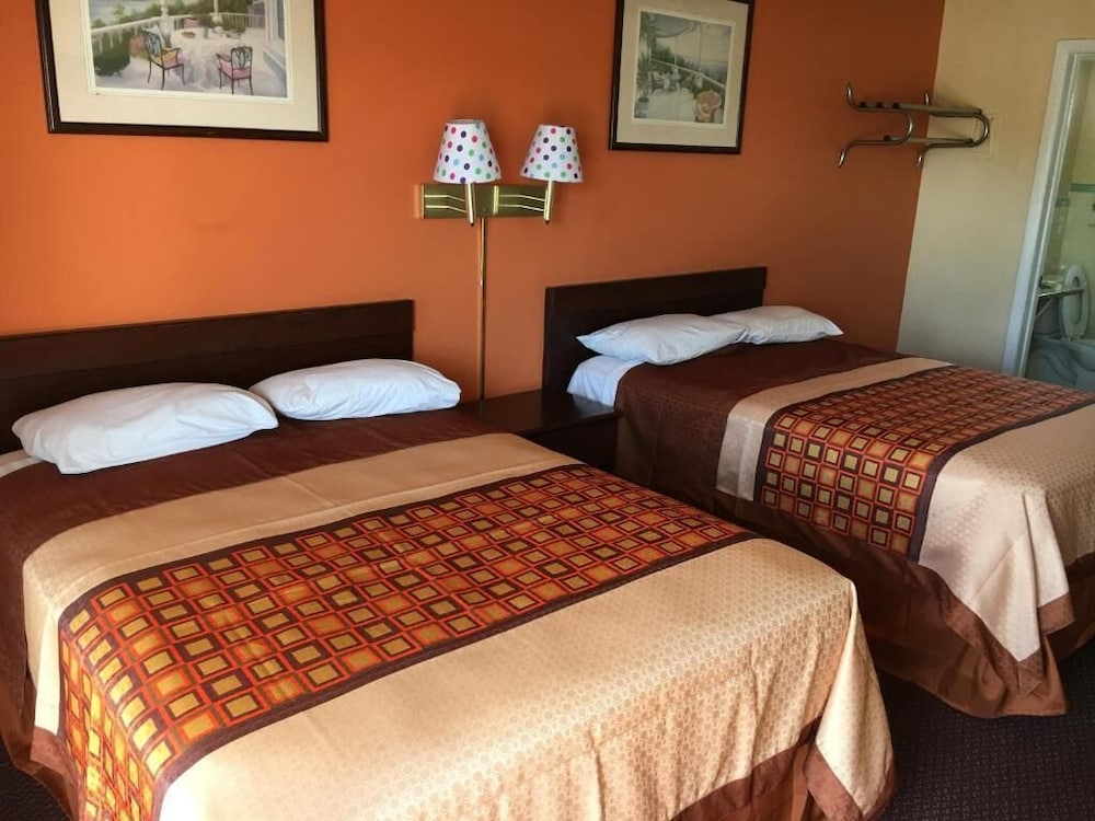 NASSAU HOLIDAY MOTEL