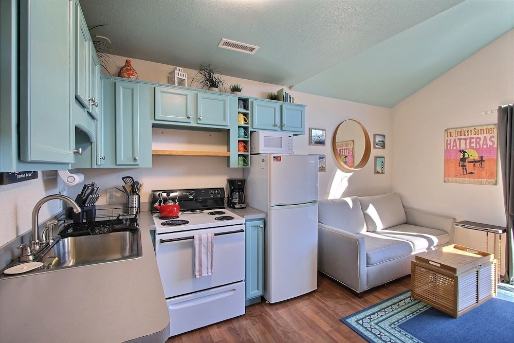 4 Carolina Lady Studio Bedroom Condo by RedAwning