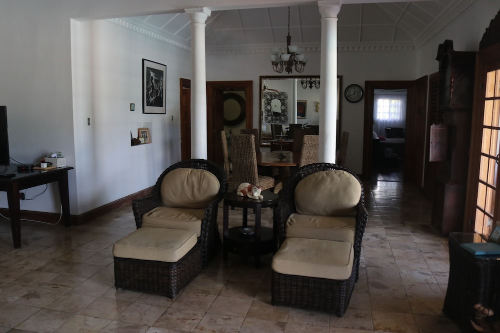 Mohagany House