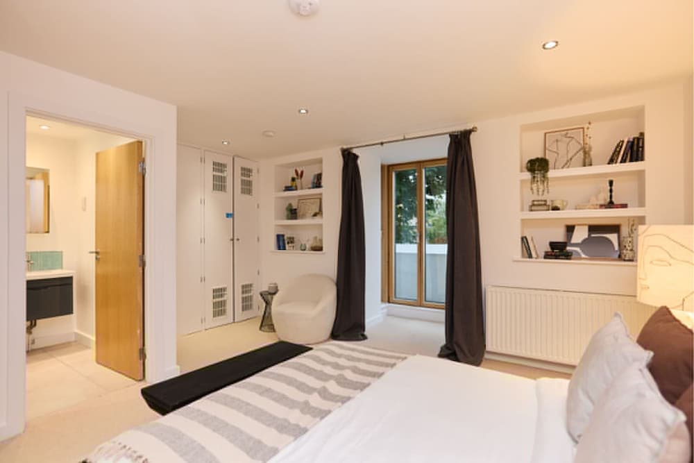 The Gwendolen Place - Contemporary 2bdr Flat w Terrace Balcony