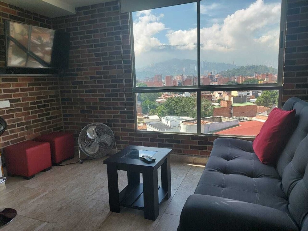 Cold AC K Fast WiFi Medellin Paradise