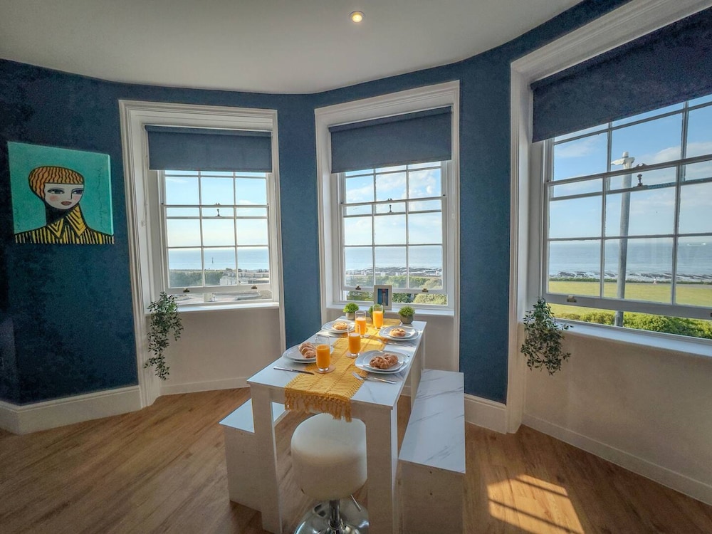 Stunning Sea View Georgian Retreat by Adliv