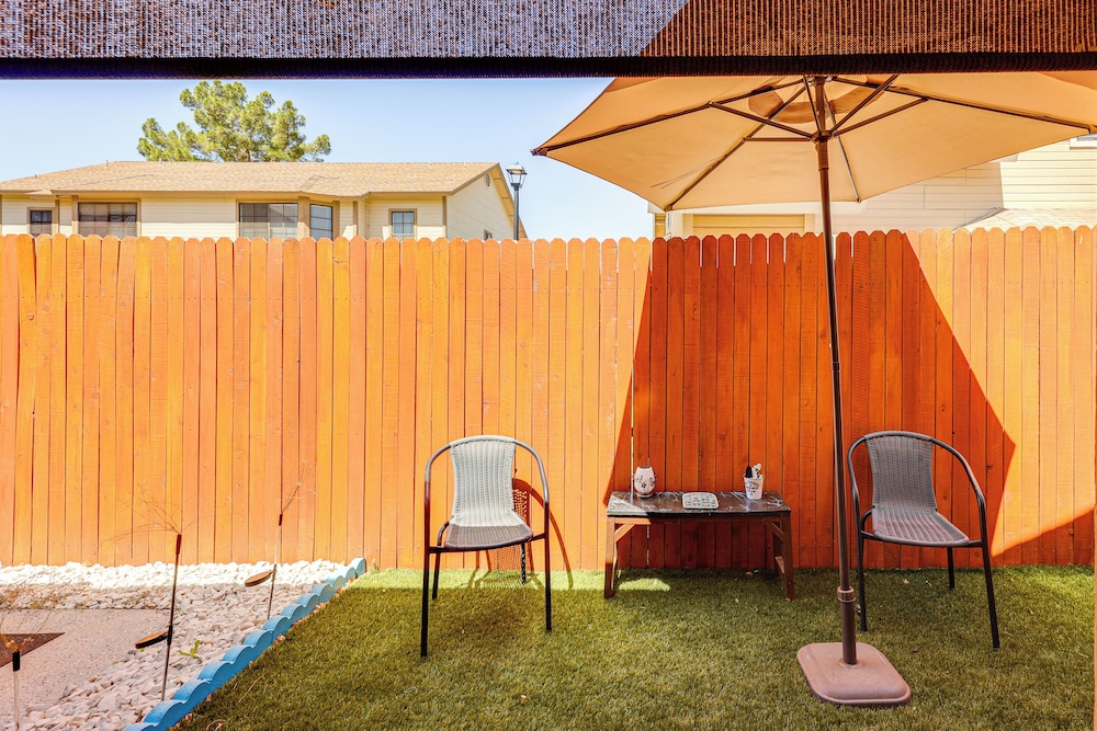 4 Mi to Dtwn: Cozy Couple's Haven w/ Patio in Mesa