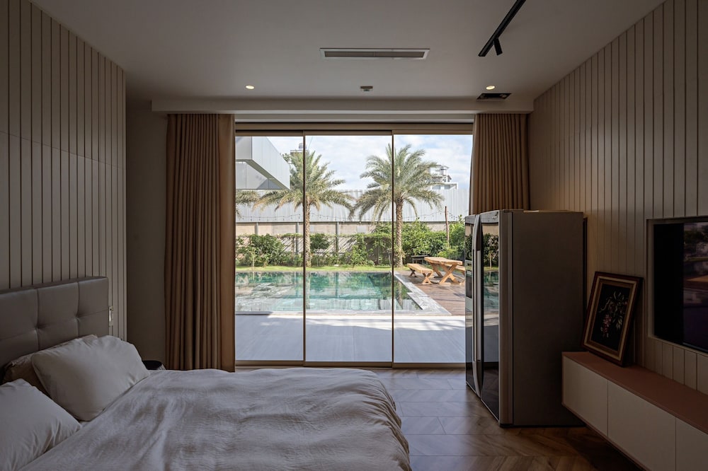 Glamorous getaway VILLA in Bien Hoa view 5