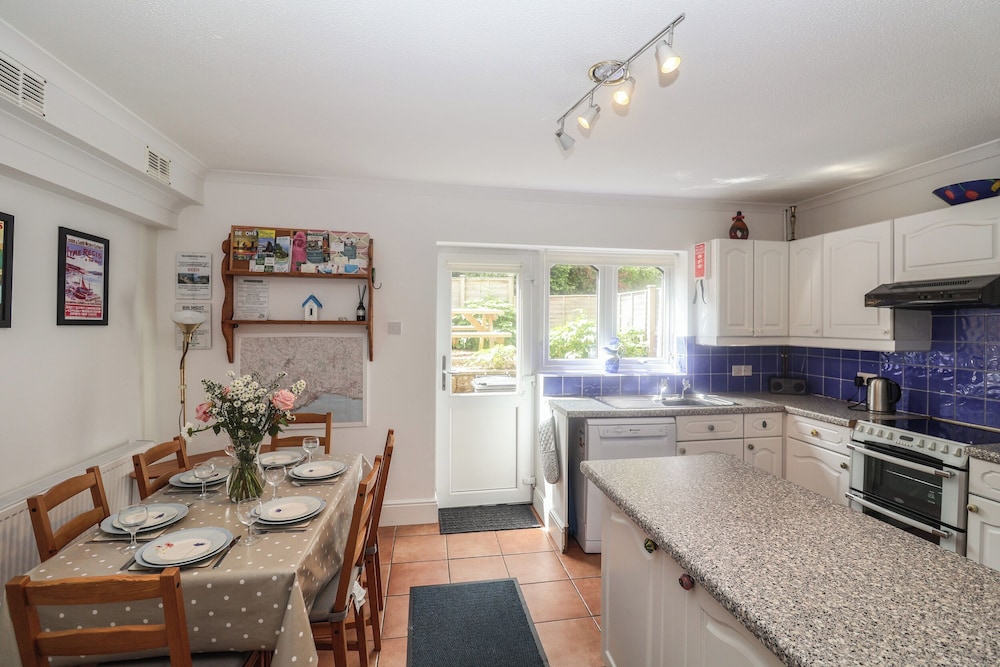 2 Kersbrook Gardens