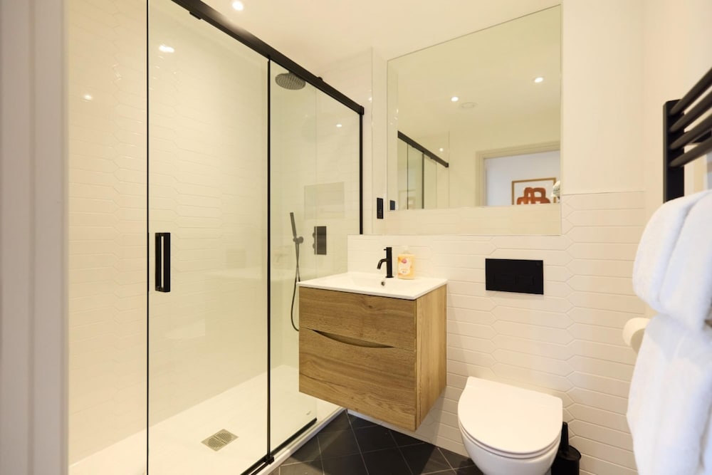 The South Wimbledon Hideout - Fancy 1bdr Flat With Balcony