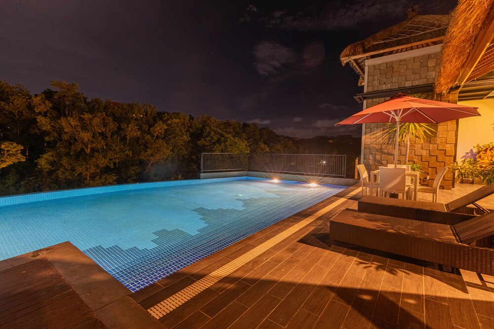 The Sterling Villas