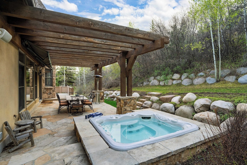 Cozy Edwards Retreat w/ Fireplace, Near Ski Resort Osprey Nest by Avantstay
