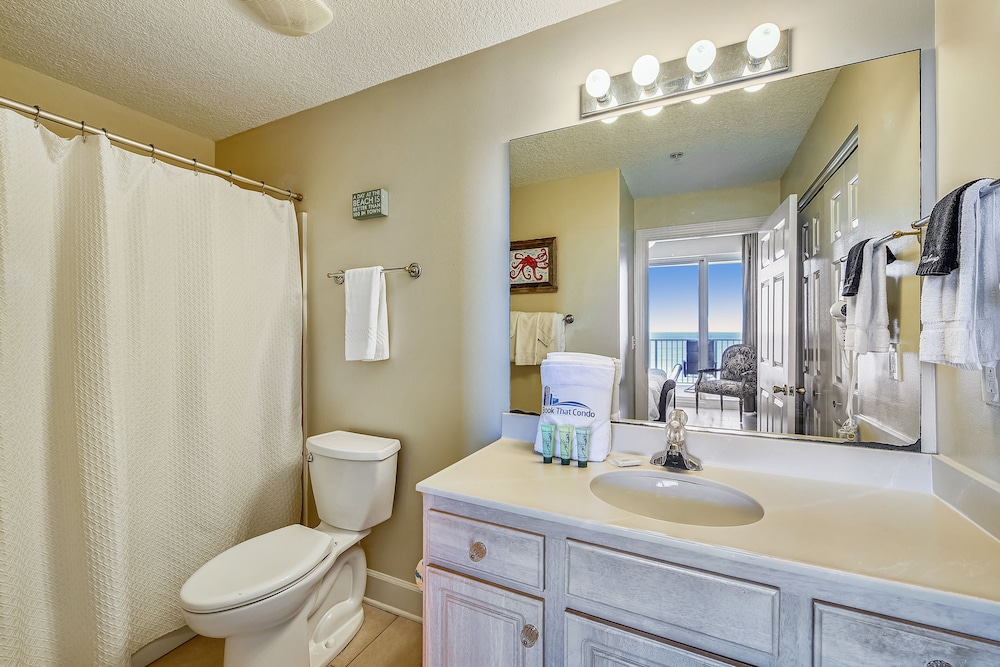Twin Palms by Book That Condo