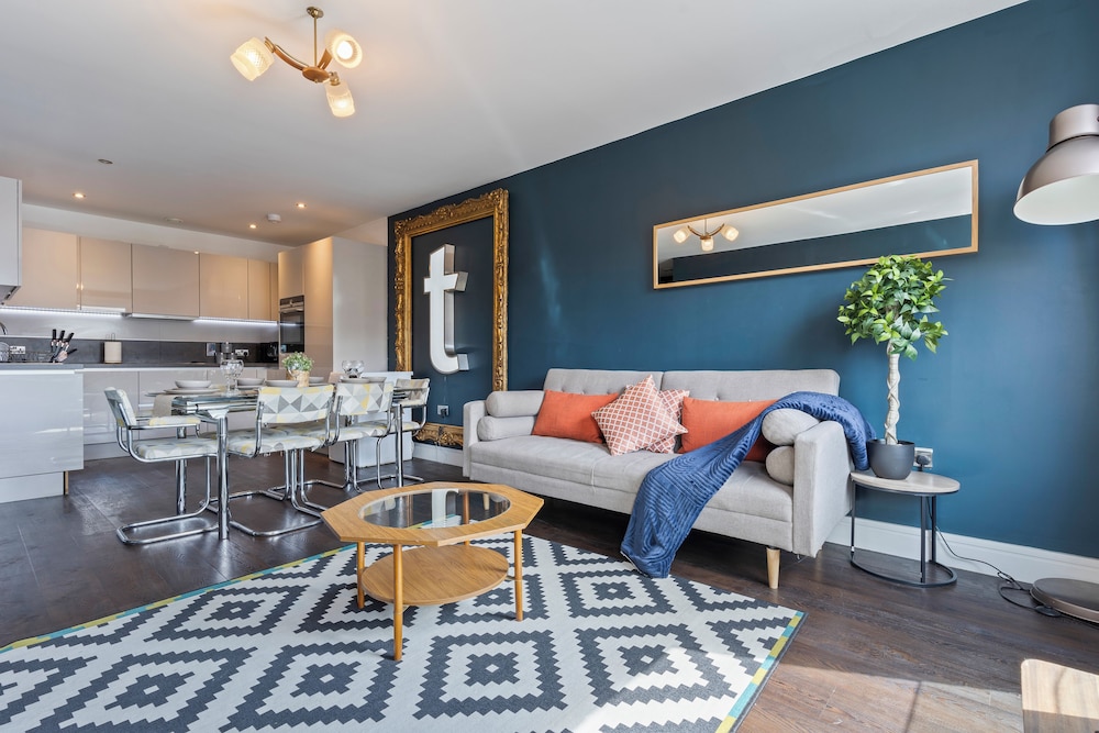 Kingsland High Street Apartment