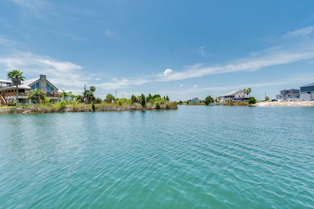 2 Mi to Ocean: Home w/ Pool in Hernando Beach!