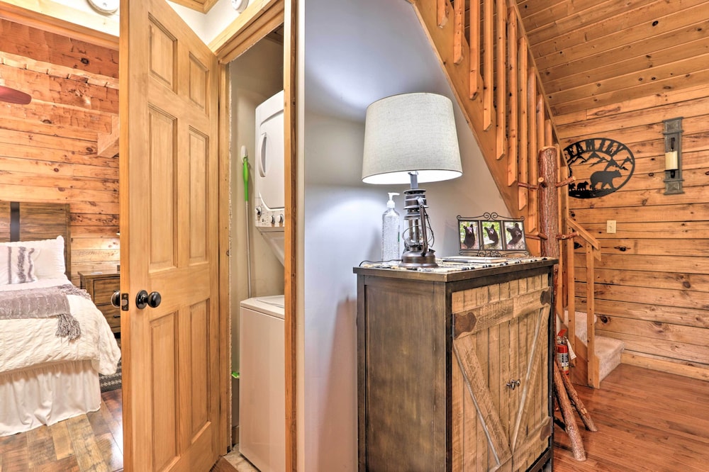 Sevierville Blue Ridge Bungalow w/ Hot Tub, Deck view 3