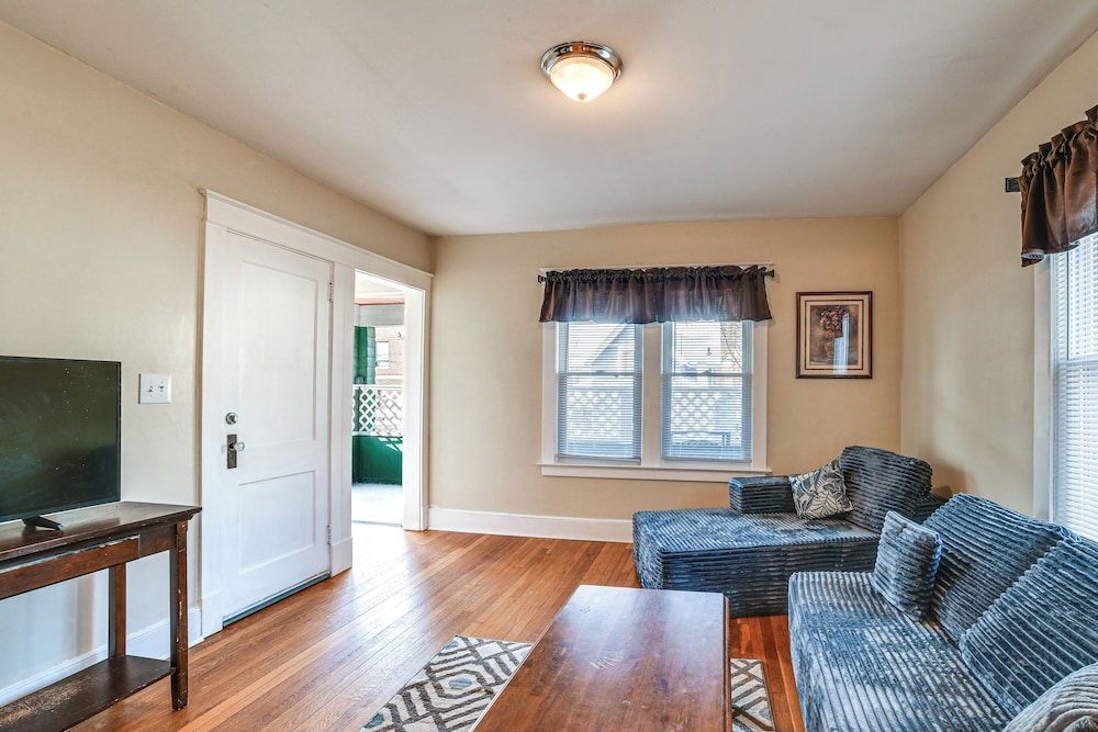 1 Mi to Dtwn Binghamton: Apt w/ Covered Balcony!