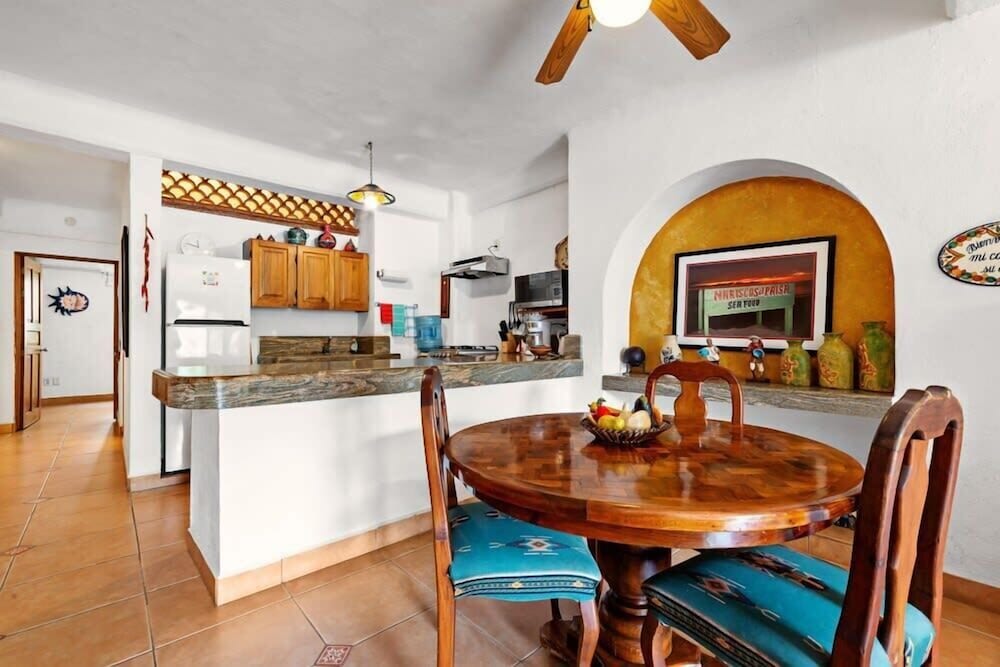 Ocean View 1Br Condo-balcony-beach-pool - 306