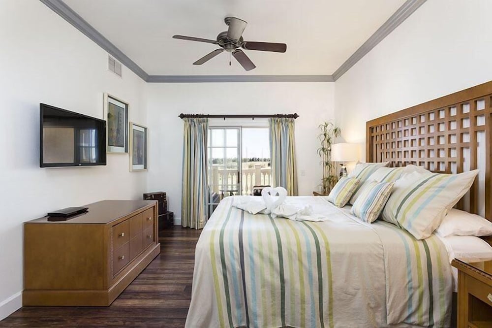 Condo Centre Court Supreme 3 Bedroom Reunion