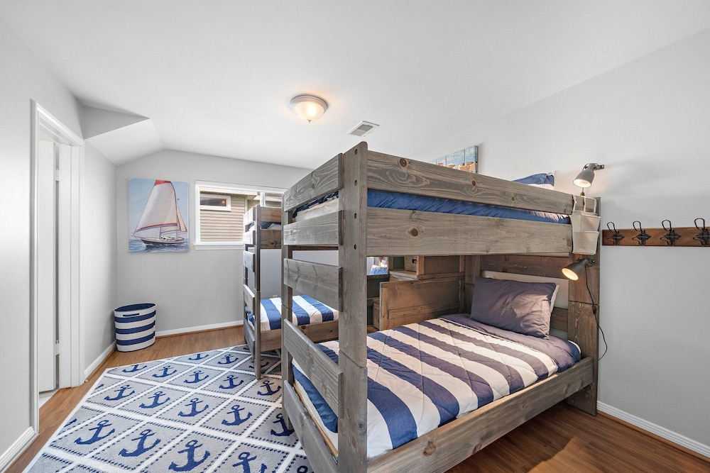 Crab Claw by Ryson Vacation Rentals