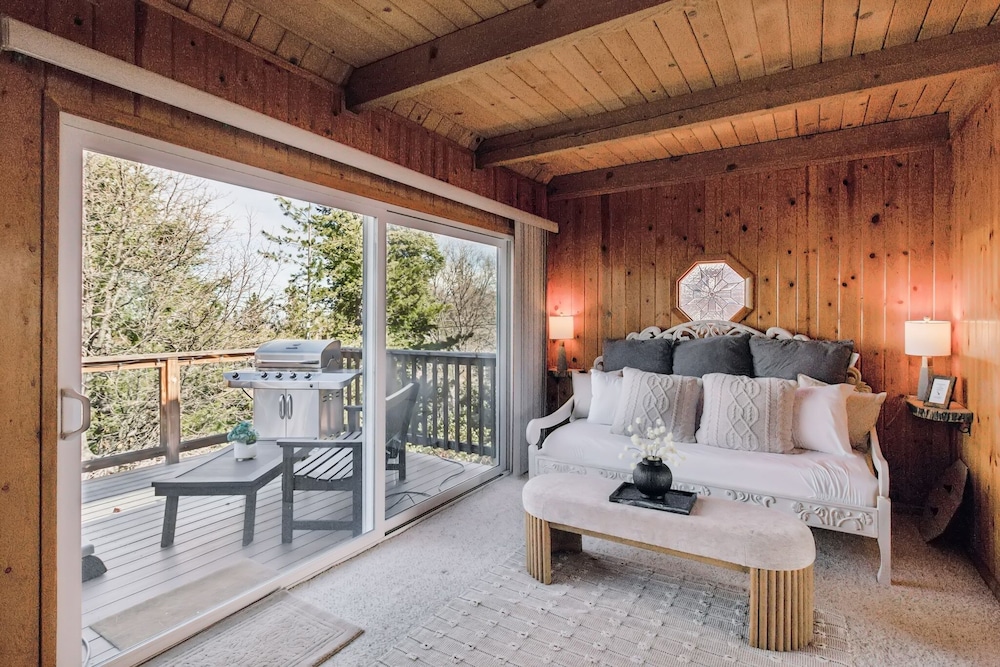 The Volpe Den 3 Bedroom Cabin