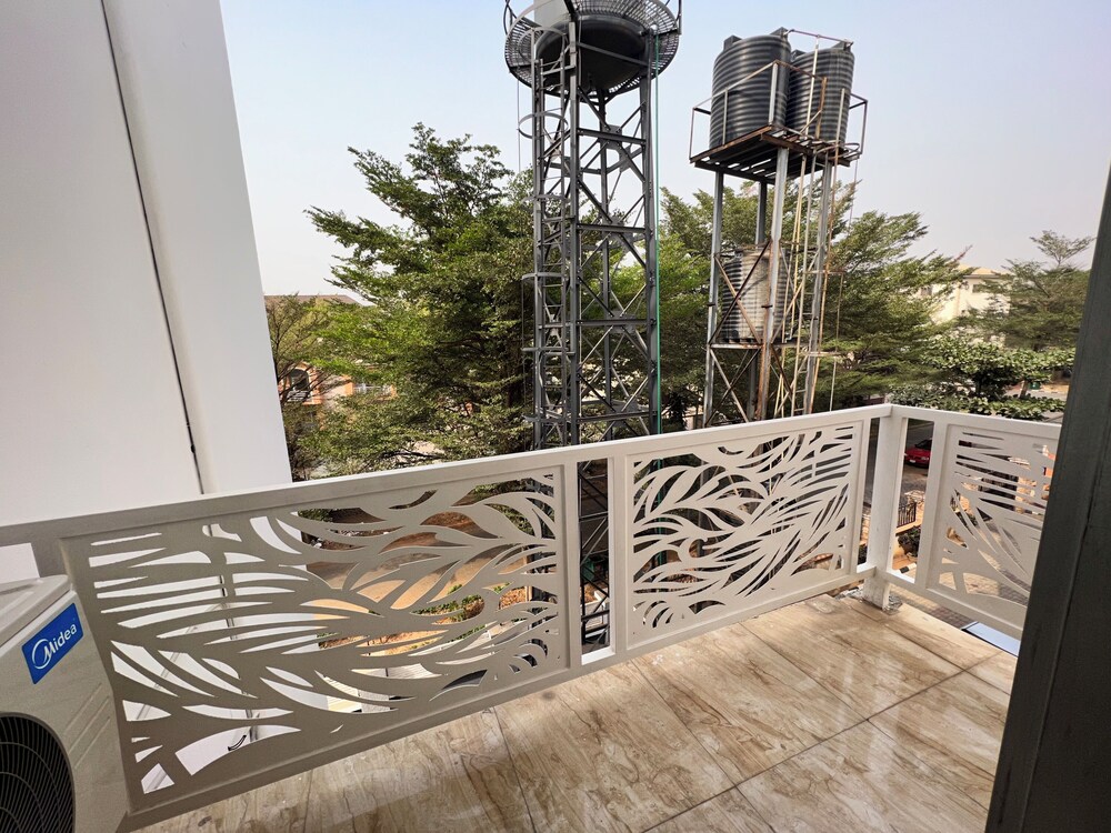 FURNISHED APARTMENTS