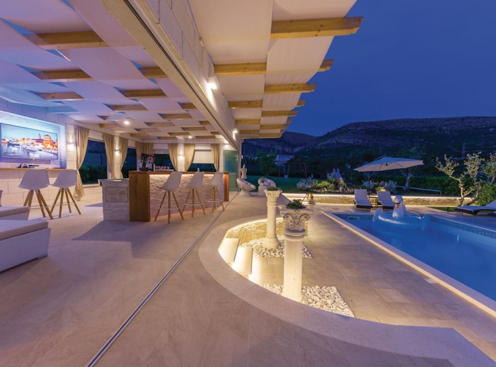 Luxury Villa Malo