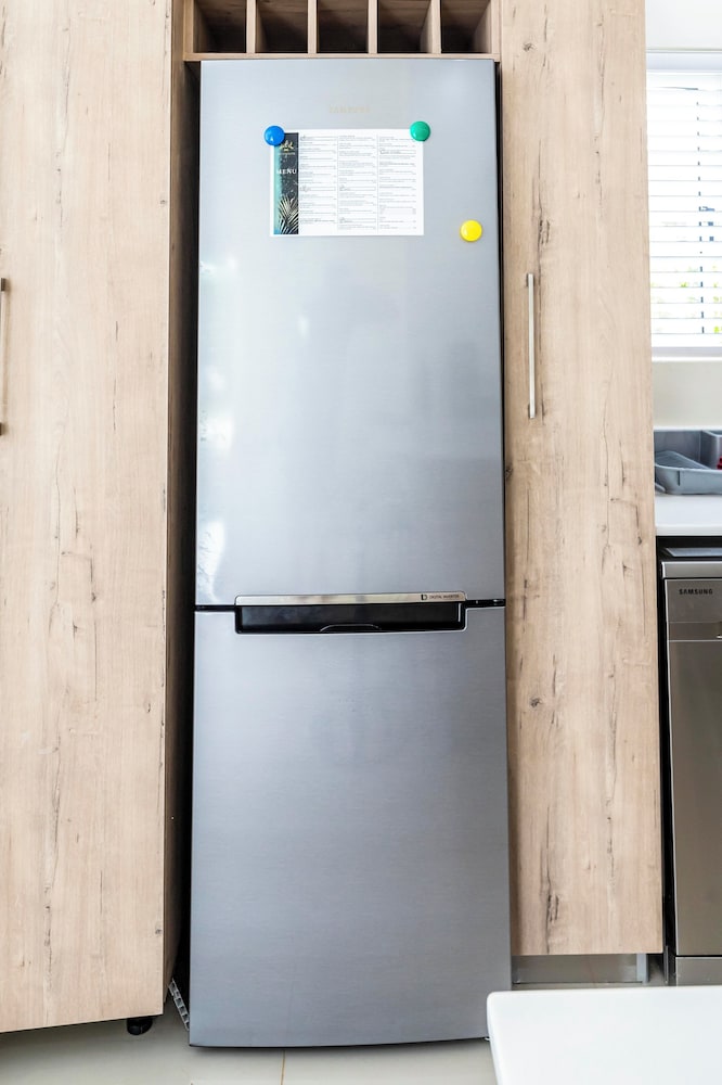 Modern Executive Unit