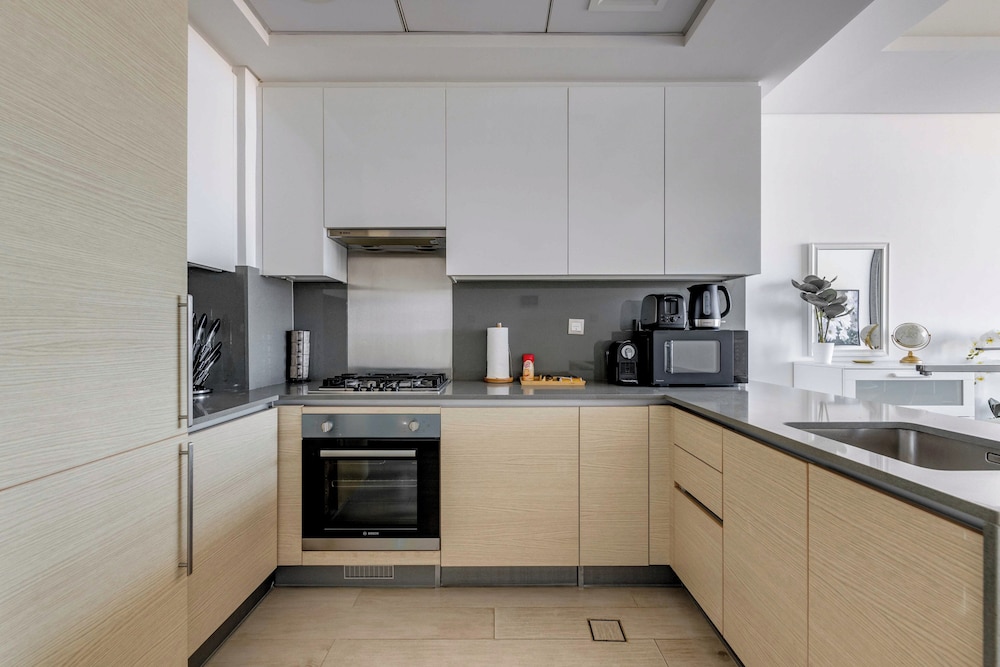 Globalstay Luxury Azizi Mina Beachfront