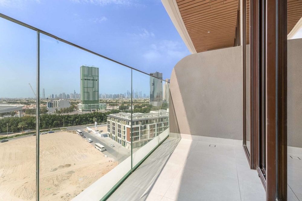 Luxurious Stay in JVC With Rooftop Pool Gym