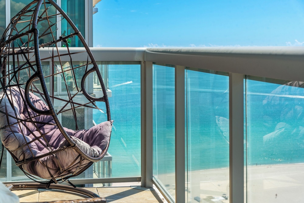 Luxury Vacation Rentals at The Setai by LRMB