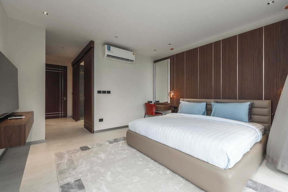 4BR Pool Villa Near Beach V200