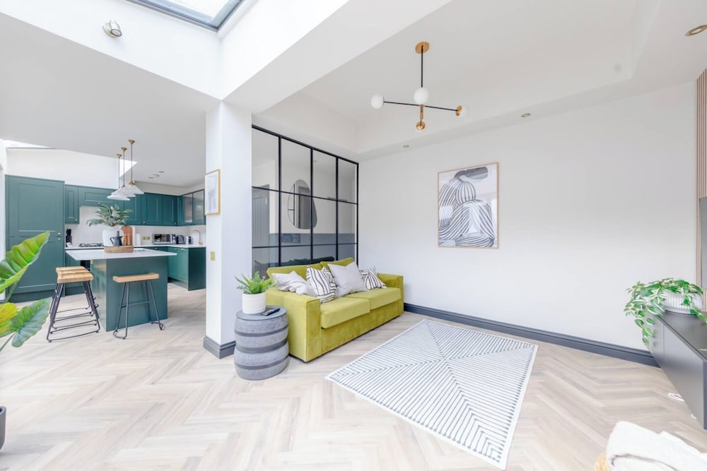 Contemporary Elegance - 2BD Flat, Clapham!