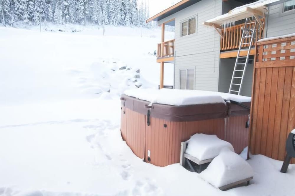 Snow Ridge by Apex Accommodations