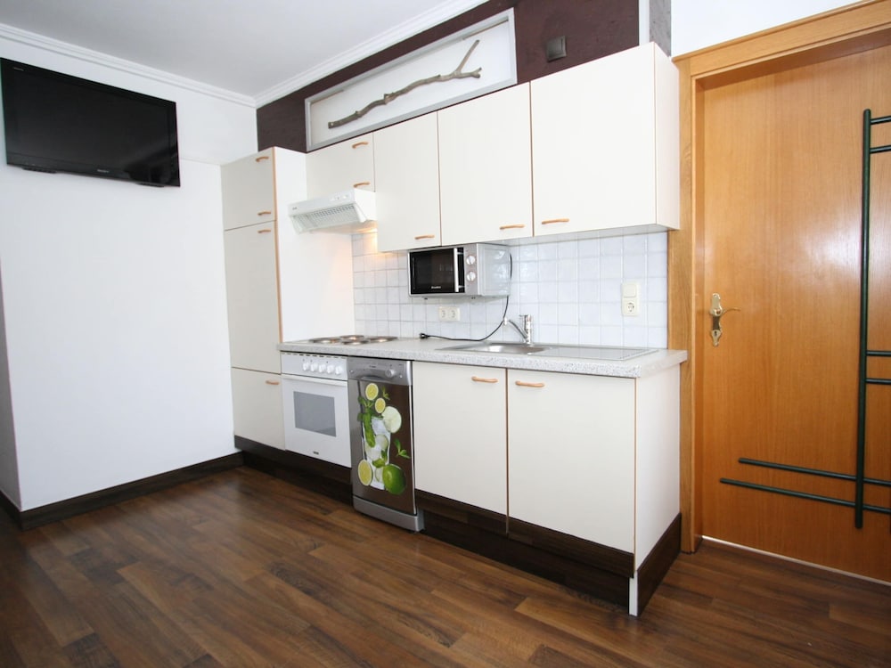 Idyllic Holiday Home in Goldegg Weng Near ski bus view 4