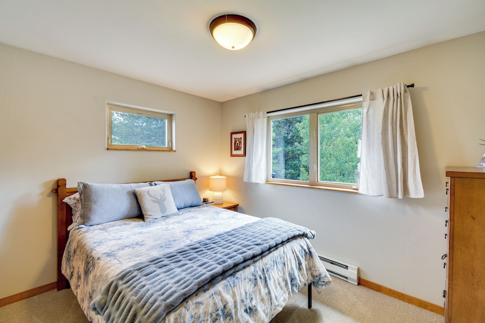 Hot Tub & Deck: Cabin Near Dtwn Alma & Breck
