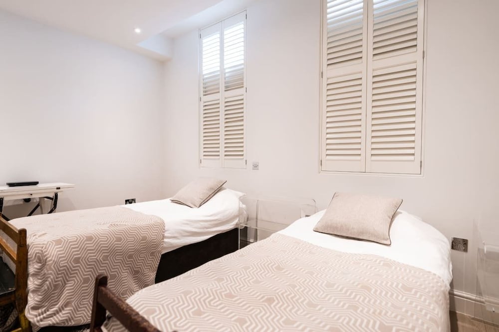 The Chelsea Place - Lovely 4bdr House With Terrace