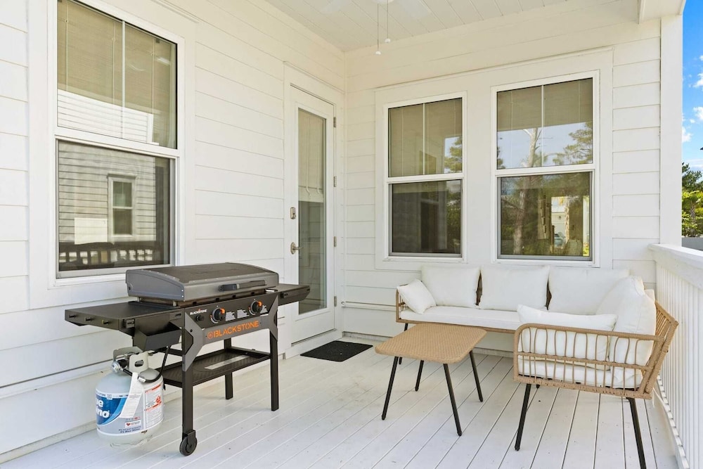 Sleeps 20 2 Homes, 9bdr, Arcade Walk to Blue Mountain Beach Access & Eats