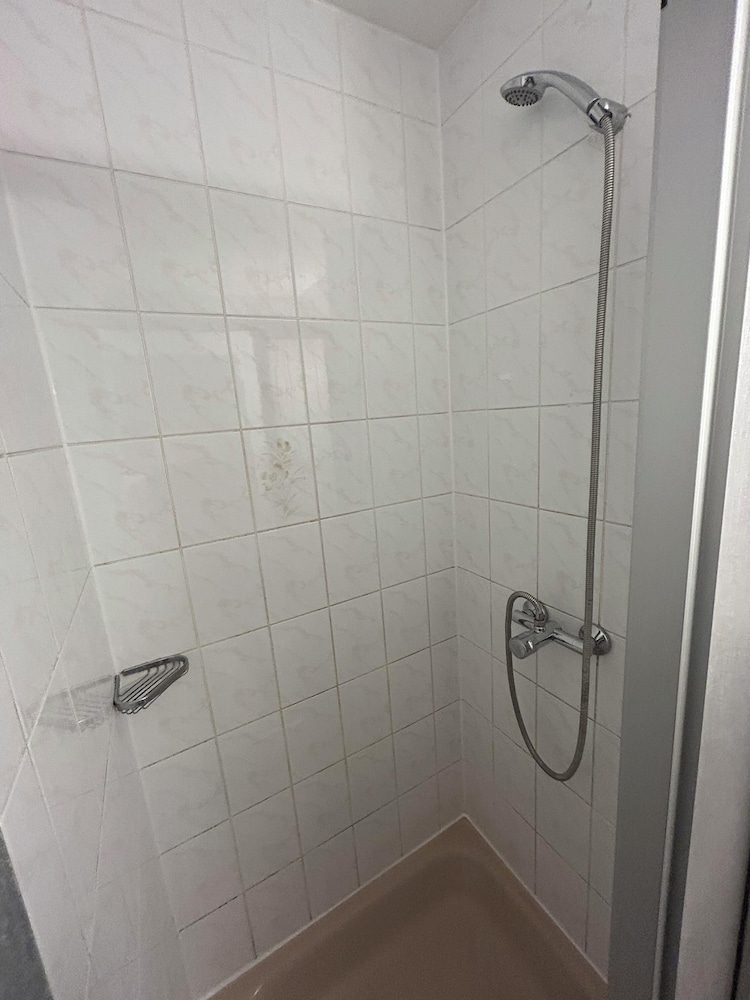 2-Rent Group Hostel Rooms AUB162