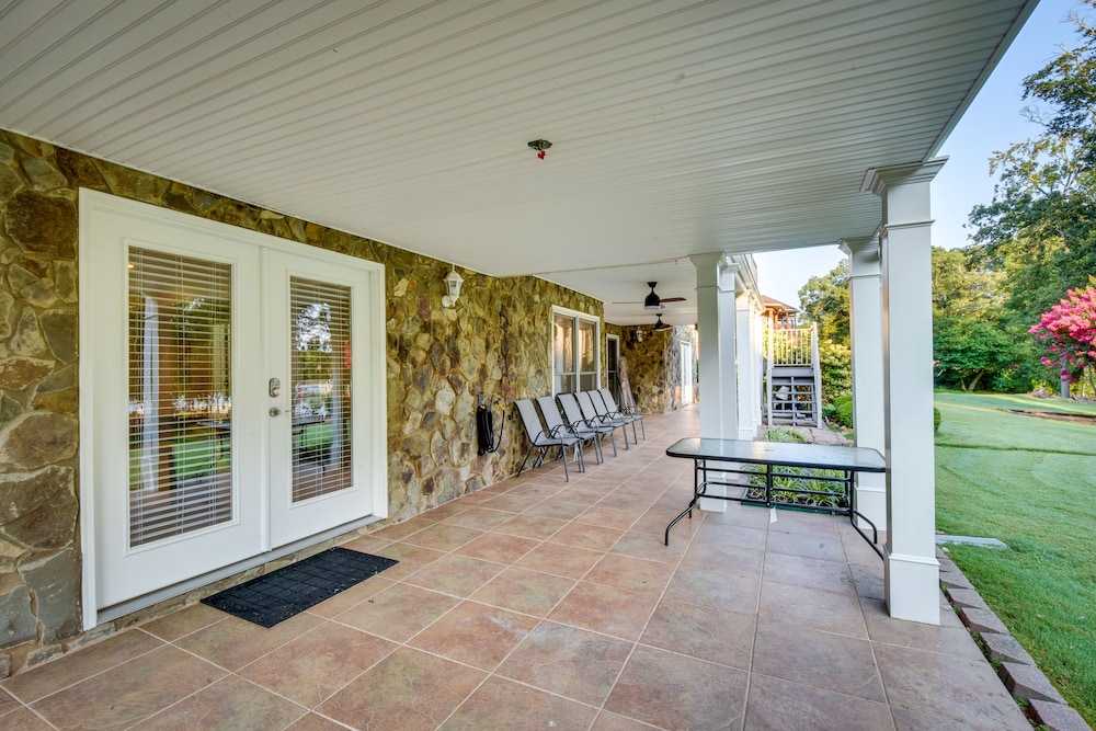 Grand Lakefront Home in Hartwell w/ Game Room! - Property Image 11
