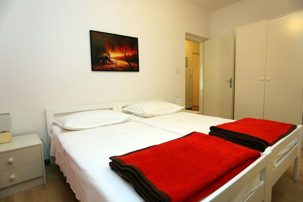 Ali - Modern Apartments - A1 view 5