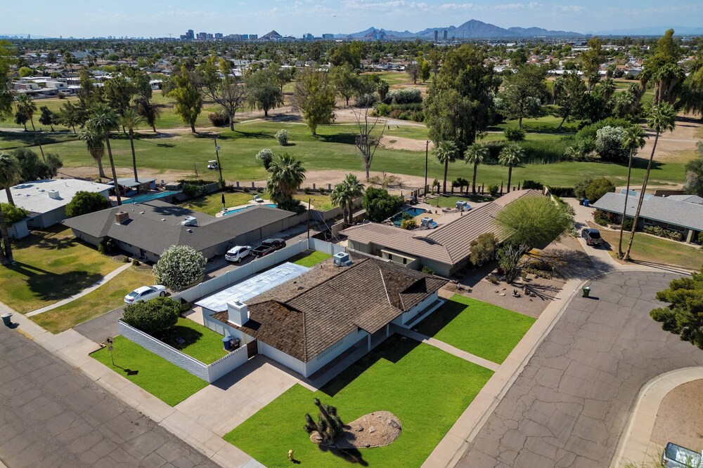 Putters Paradise by Avantstay Central Location + Private Pool